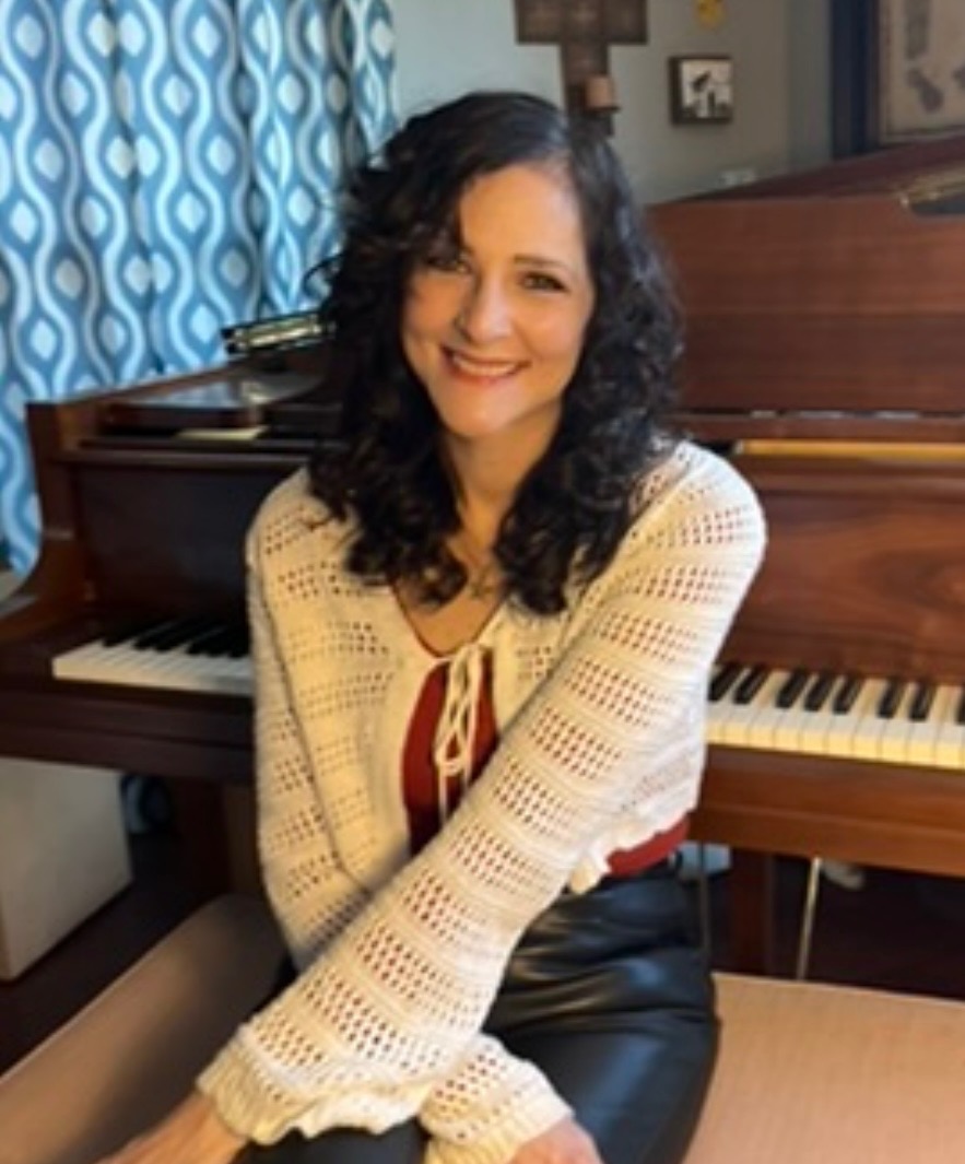 Lori at the keyboard on stage